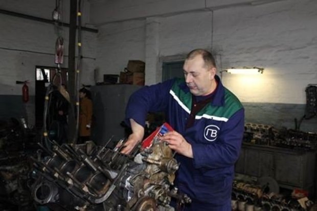 Работники полтавского водоканала ремонтируют технику с АТО