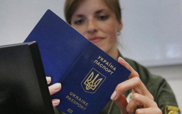 Стало відомо, коли у Києві зникнуть черги за паспортами