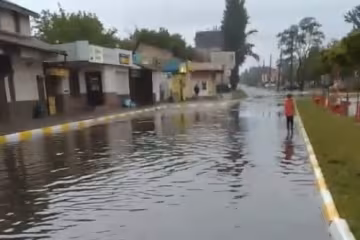 Київ пішов під воду після потужної зливи - води по коліно, не врятують навіть гумові чоботи