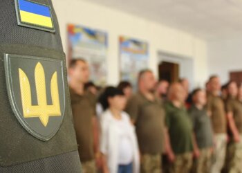 Сотрудники ТЦК, скриншот: YouTube