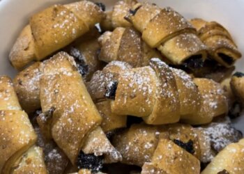 Сырные рогалики с начинкой: простая и недорогая выпечка, в которую вы влюбитесь, рецепт