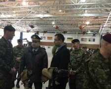 В Україну прибудуть військові інструктори з Канади