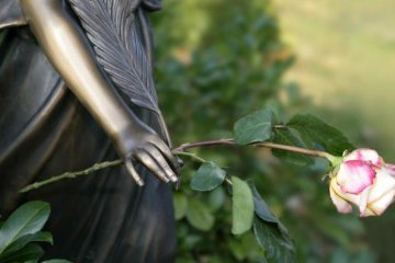 Моторошні пологи: покійниця стала мамою просто у труні