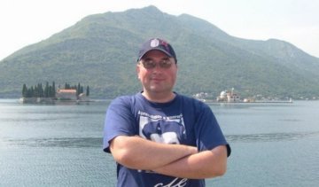 Российский атташе-утопленник обозвал коллег "журнашлюхами"