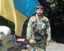 Бійня в Дніпрі: загиблого воїна проводжали на колінах