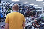 Слідом за рестораном-храмом, бізнесмен з Києва запрошує помолитися в велосипедний магазин