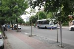 У Франківську переповнений автобус метнув колесо на ходу - машина "в гармошку", фара вщент