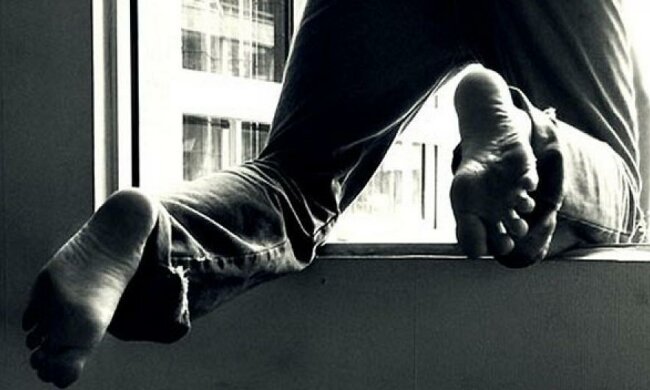 В Киеве 72-летний мужчина выпрыгнул из окна