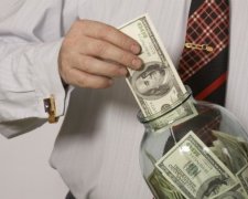 Нацбанк разрешил валютным вкладчикам снимать с депозитов вдвое больше