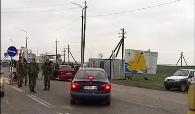 Легкові автомобілі на в'їзді в Криму оглядатиме міліція
