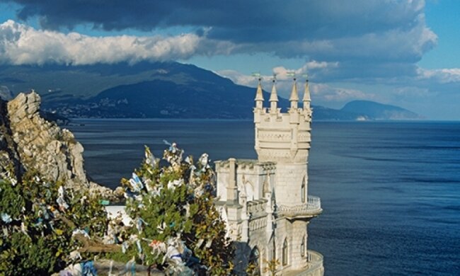 Окупанти Криму покликали Порошенка в гості