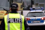 Страшна аварія у Польщі: авто на шаленій швидкості врізалося в дерево, загинули українці
