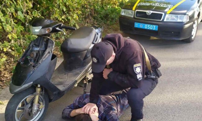 Поліція, мопед, фото: Нацполіція