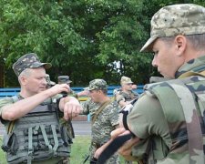 Военные наблюдатели получили новые медицинские аптечки (фото)