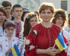 Место на кухне: жена Турчинова поперлась "спасать" украинских детей и семейные ценности