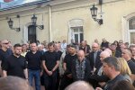 Вторые сутки к собору Святого Юра во Львове – бесконечный поток людей, пришедших попрощаться с Андреем Парубием