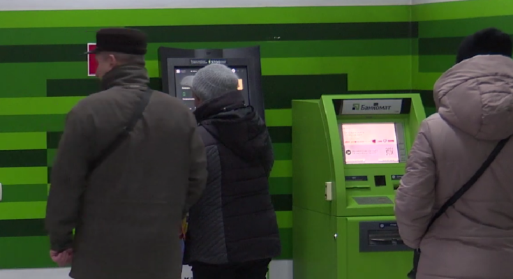 Украинцы в банке. Фото: скрин youtube
