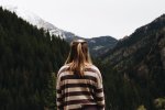 Боявся спізнитися на роботу: дівчина пішла на побачення наосліп, а залишилася в горах одна в калюжі власної крові
