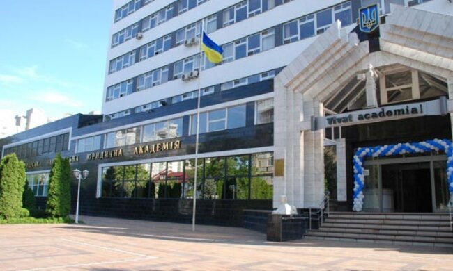 Студенти з Одеси вимушено пишуть петиції до президента (фотофакт)