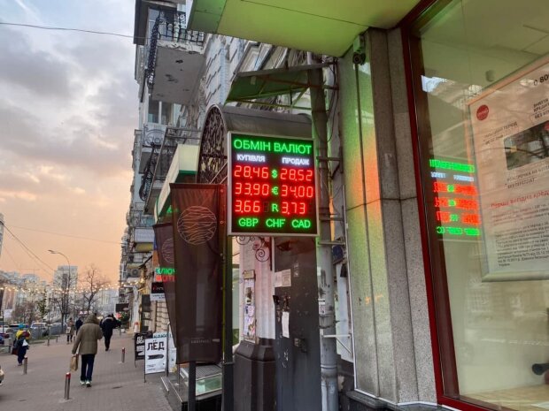 Курс валют в Україні на 6 січня опустить долар і євро на коліна