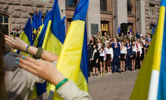 "Из города вытекала кровь": переселенка с Донбасса рассказала душераздирающую историю об украинском флаге