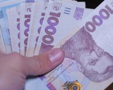 Гроші в руках: виплати до 800 000 грн