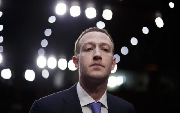 Тотальное предательство: Facebook пытается сплавить Цукерберга 