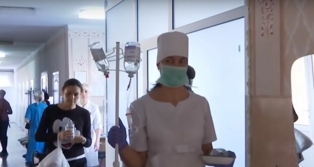 медсестра, скриншот из видео