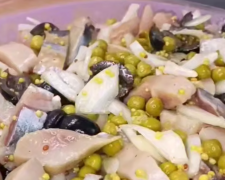 Салат с сельдью, кадр из видео