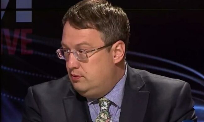 Геращенко вказав Луценкові на рекет в податковій
