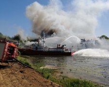 "Свята Русь" палахкотить в обіймах пекельного вогню: перші кадри лиха на російському теплоході