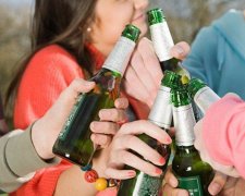 В Харькове школьники травятся суррогатным алкоголем