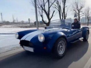 Вчитель фізкультури зібрав копію Shelby Cobra 1968, кадр з репортажу джедаї: YouTube