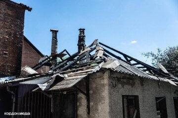 Последствия удара дрона по дому в Сумах
