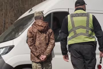 Поліція та ТЦК. Фото: скрін youtube