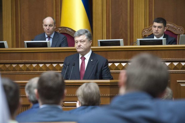 Порошенко в последний раз обратился к украинцам: самое обидное - мир установить не удалось