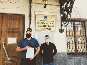 Подарунки підвели Кернеса під монастир - активісти пішли в прокуратуру через блокноти і ручки