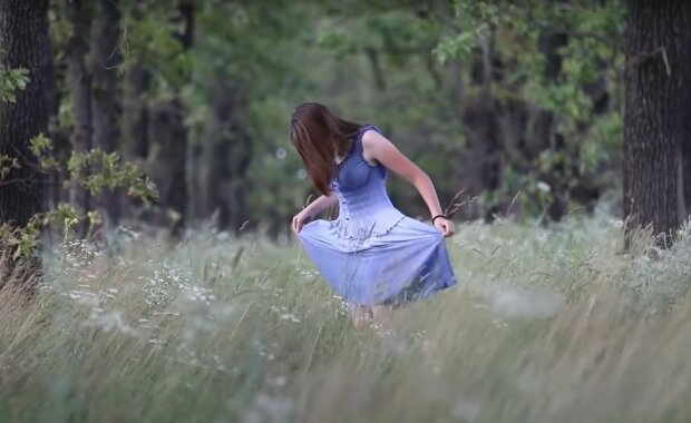 девушка, скриншот из видео