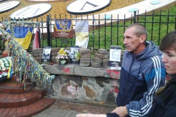 Уничтожение памятника Небесной Сотне: вандал все объяснил