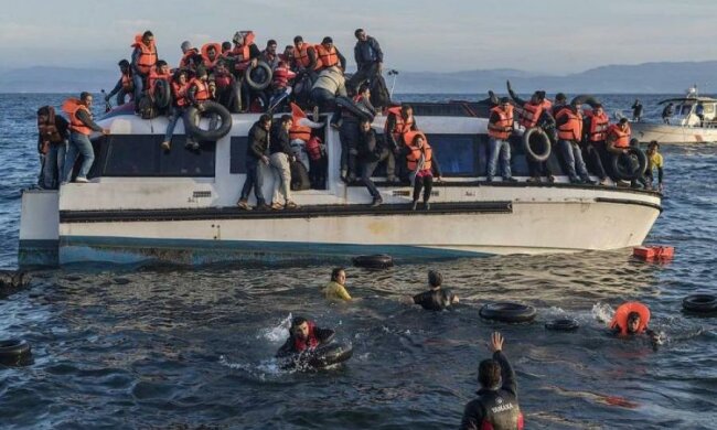 Гниють у казематах: більше сотні українців затримано у Греції