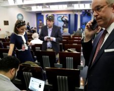Стала відома реакція журналістів на скандальну витівку Трампа