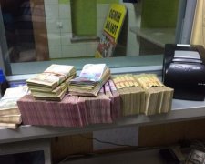 Начальник ДФС попався на хабарі в центрі міста