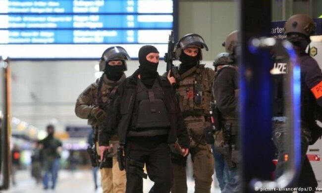 Опубліковано фото з місця нападу людини з сокирою в Німеччині