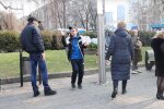 зловмисники, які пограбували волонтерів, скрін з відео