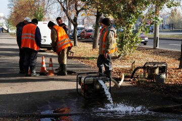 Киевляне пойдут на работу грязными: кто на сутки останется без воды, адреса