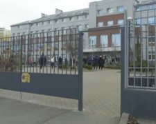 Київська вчителька побила старшокласницю (відео)