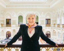Гонтарева попалася журналістам у дорогезному готелі: відео