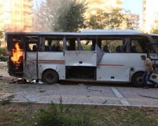 У Туреччині злетів в повітря поліцейський автобус: відео