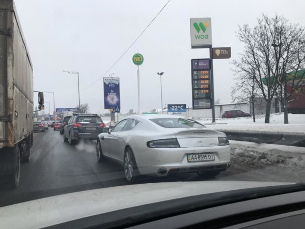 Ексклюзивний Aston Martin з'явився на вулицях Києва