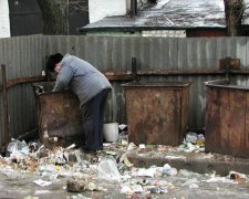 Чому ніхто не додумався раніше? Геніальний бомж підкорив соцмережі